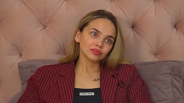 AnitaVenture Adlı Modelin Canlı XXX Sohbeti