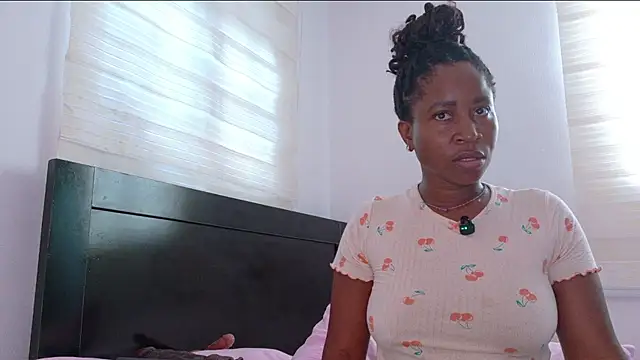 צ'אט XXX בשידור חי של MistreesMay18