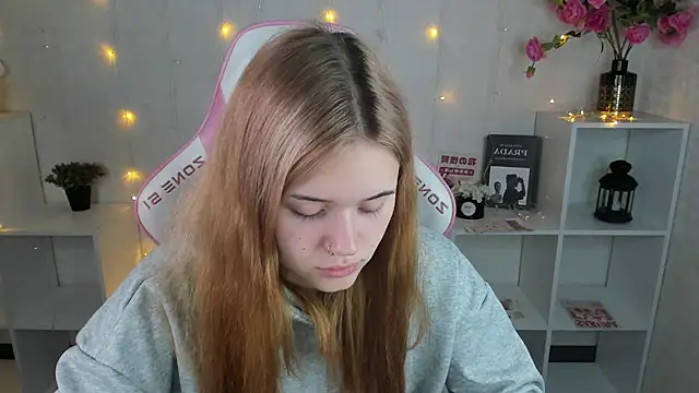 BabySunsh1ne_ élő XXX-chatje