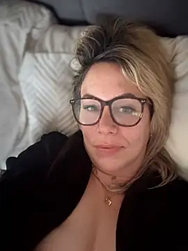 Chatroom XXX en direct de blondebitch2