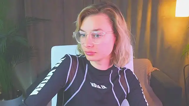 NoraMoreau XXX чат на живо