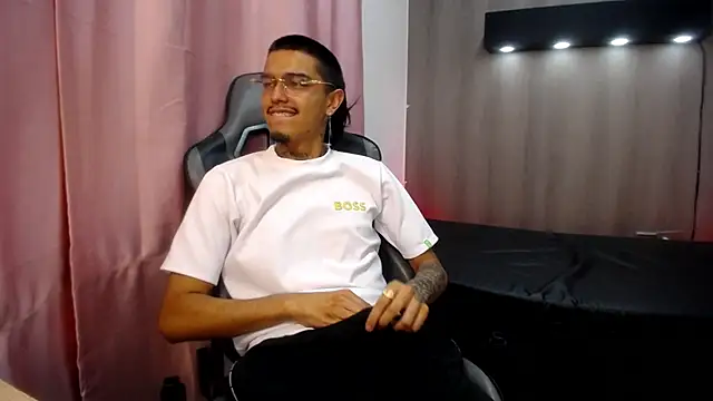 Chat +18 de Tayson_Hot ao vivo