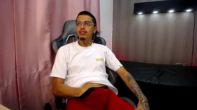 צ'אט XXX בשידור חי של Tayson_Hot