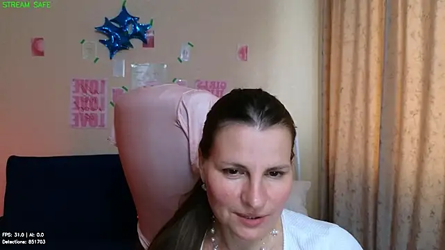 Mirabelle_Velvet Chat XXX in diretta