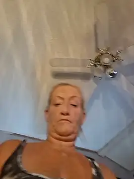 GoldieRoxxIt8808 Webcam-Show