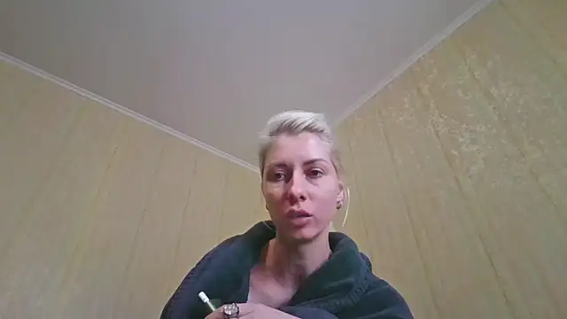 BlondieOnline_'s Live XXX Chat