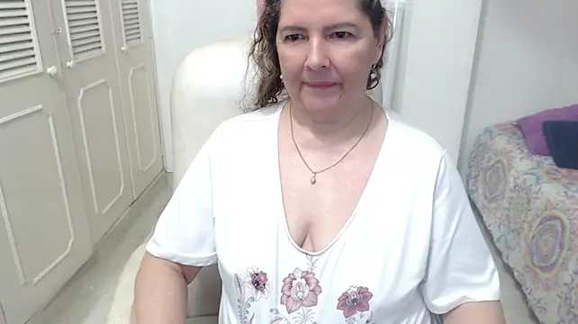 leonela_69のライブXXXチャット