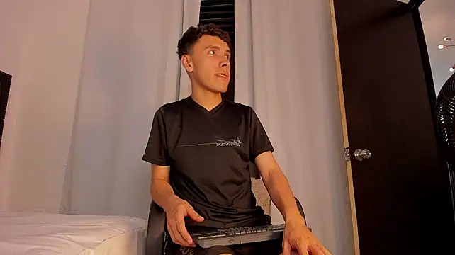 Онлайн чат XXX MaxLeons