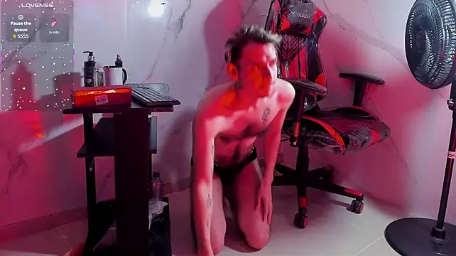 MikeSlav3のライブXXXチャット