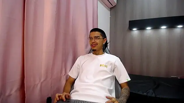 Chat XXX ao vivo de Tayson_Hot