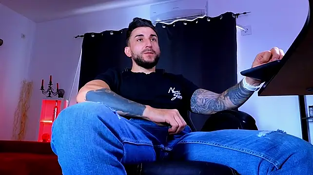 MightyAaron66 Adlı Modelin Canlı XXX Sohbeti