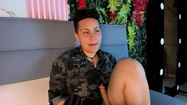 XXX chat uživo modela BullSmoke19