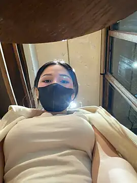 Linh_2004 Adlı Modelin Canlı XXX Sohbeti