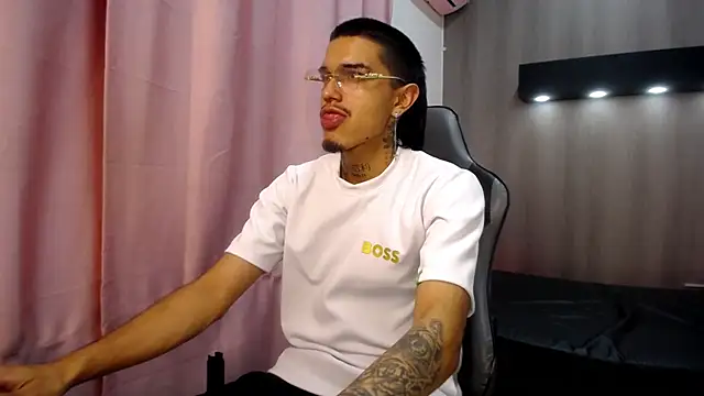 XXX chat uživo modela Tayson_Hot