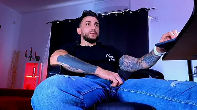 MightyAaron66 Live XXX Chat