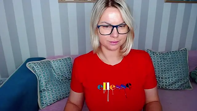 MonaLisaG's Live XXX Chat