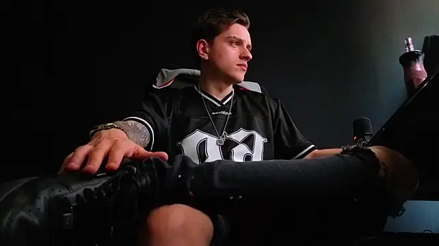 Czat XXX na żywo – FelixStarkk