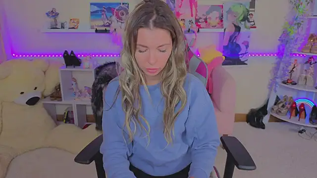 XXX chat uživo modela Real_Tini