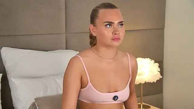 MonicaWestt Chat XXX live