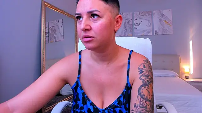 Chat +18 de Amy-Officee ao vivo