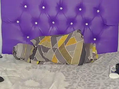 BustyOrgasmPie 现场XXX聊天