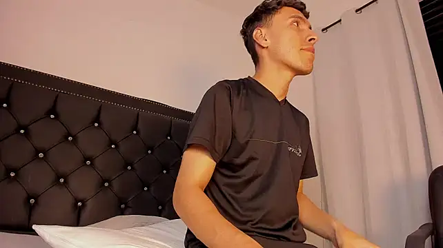 MaxLeonsn Live XXX chat