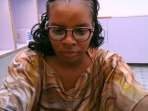 Chatroom XXX en direct de Bustycece