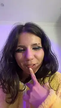 Chatroom XXX en direct de HollyPeachh