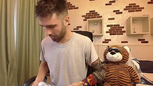 KyloEast Chat XXX live