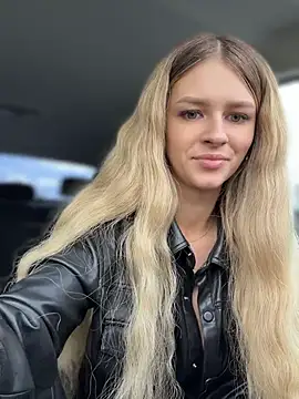 Chat +18 de Love_Bri ao vivo