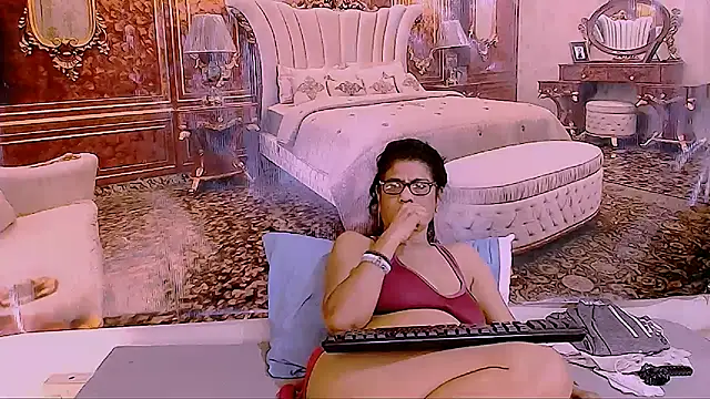 XXX chat uživo modela IndianAllure