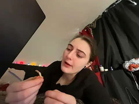 צ'אט XXX בשידור חי של Snowbunnycake_131