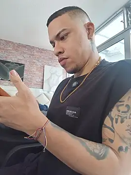 AlphaMasterXxx Chat XXX live
