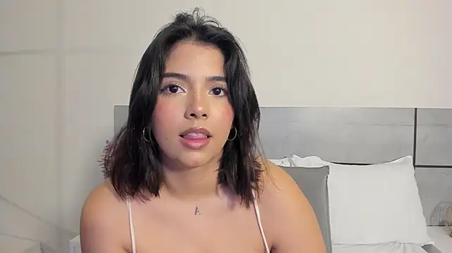 Chat +18 de CortanaAdamss ao vivo