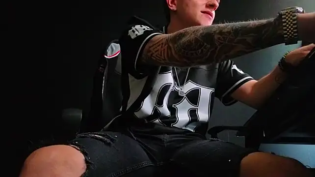 Chat +18 de FelixStarkk ao vivo