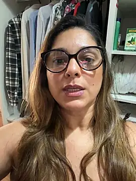 Chat +18 de Mariiii_morena ao vivo