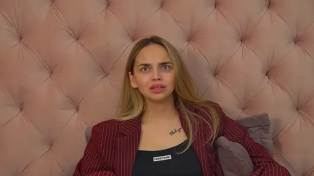 دردشة AnitaVenture الجنسية المباشرة