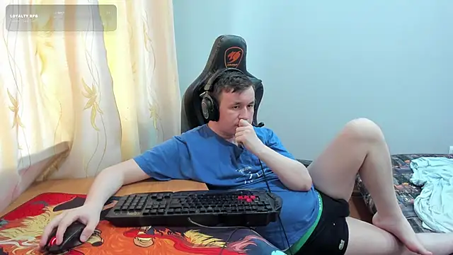 iliaskrislove élő XXX-chatje