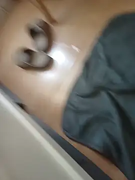 הופעת וובקאם של AdoringRatio909