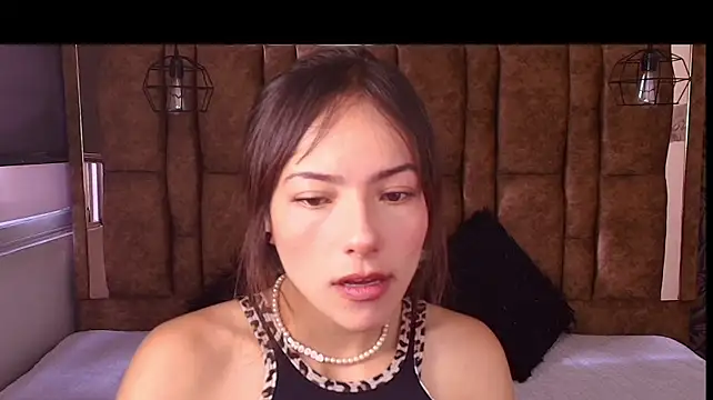 Chat +18 de LIA__MILLER_ ao vivo