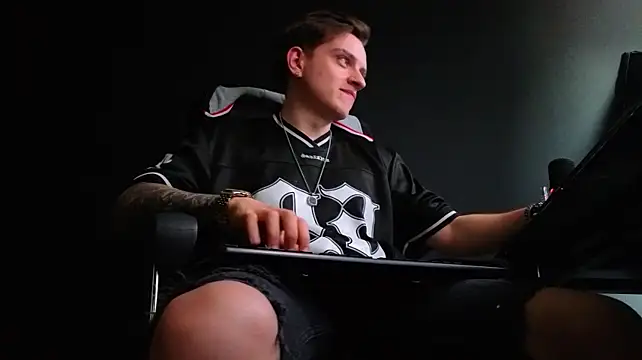 Онлайн чат XXX FelixStarkk