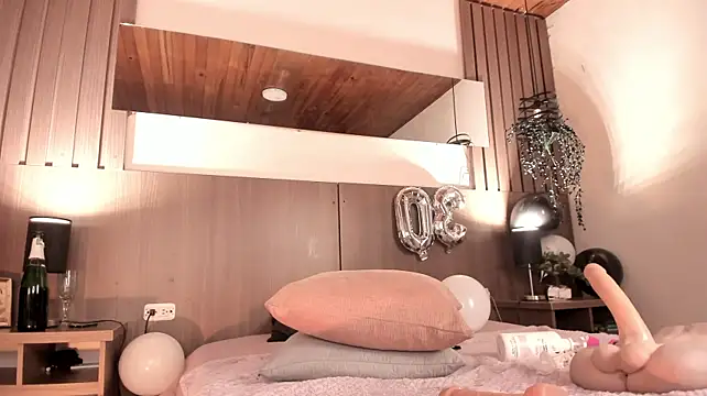 Violet_carson Adlı Modelin Canlı XXX Sohbeti