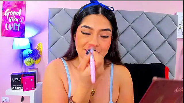 NahomyAdams Adlı Modelin Canlı XXX Sohbeti