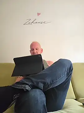 Badbitch_German_Badass Live XXX-Chat