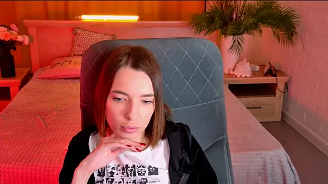Chat +18 de ElzaMadison ao vivo