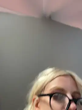 Steffi_Snowbunny Adlı Modelin Canlı XXX Sohbeti