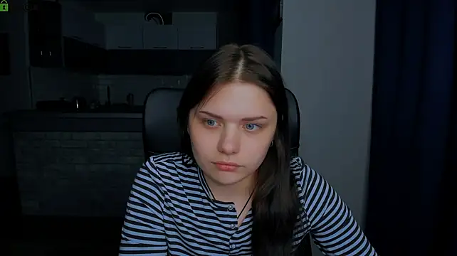 your_megan Adlı Modelin Canlı XXX Sohbeti