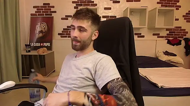 Онлайн чат XXX KyloEast