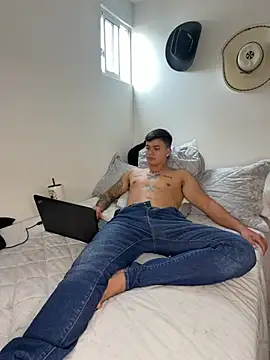 Christopher_strongg Live XXX Chat