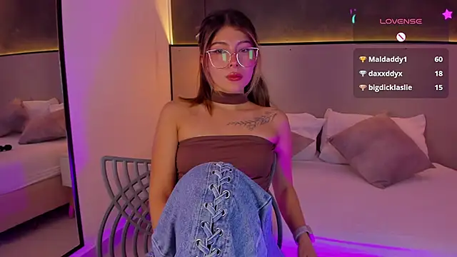 riley_sierra's Live XXX Chat